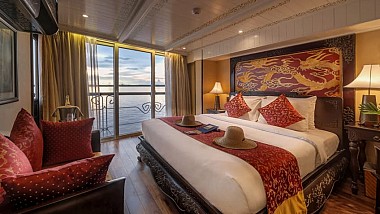 SIGNATURE SUITE “BAO DAI” SIGNATURE SUITE “BAO DAI”
