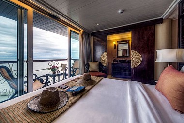 DELUXE STATEROOM DELUXE STATEROOM