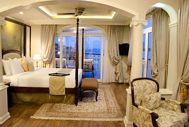 SAIGON SUITES