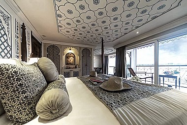 SIGNATURE SUITES