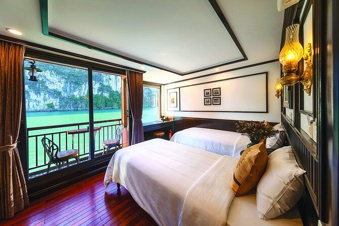 Ha Long Bay Day Cruise or Overnight Cruise? - Ảnh 5 Ha Long Bay Day Cruise or Overnight Cruise? - Ảnh 5