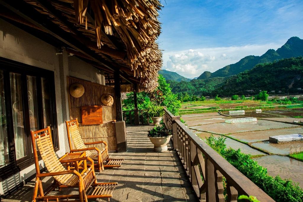 Hoa Binh is among the most beautiful destinations in the world - Ảnh 2 Hoa Binh is among the most beautiful destinations in the world - Ảnh 2