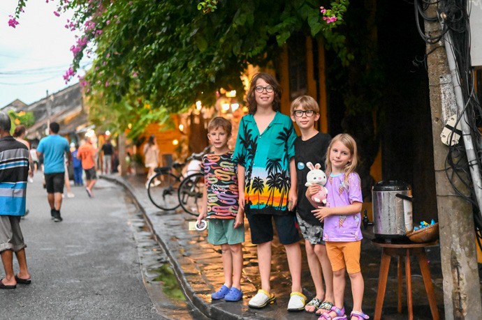 Hoi An or Da Nang for Families? Which Is Better? - Ảnh 1 Hoi An or Da Nang for Families? Which Is Better? - Ảnh 1