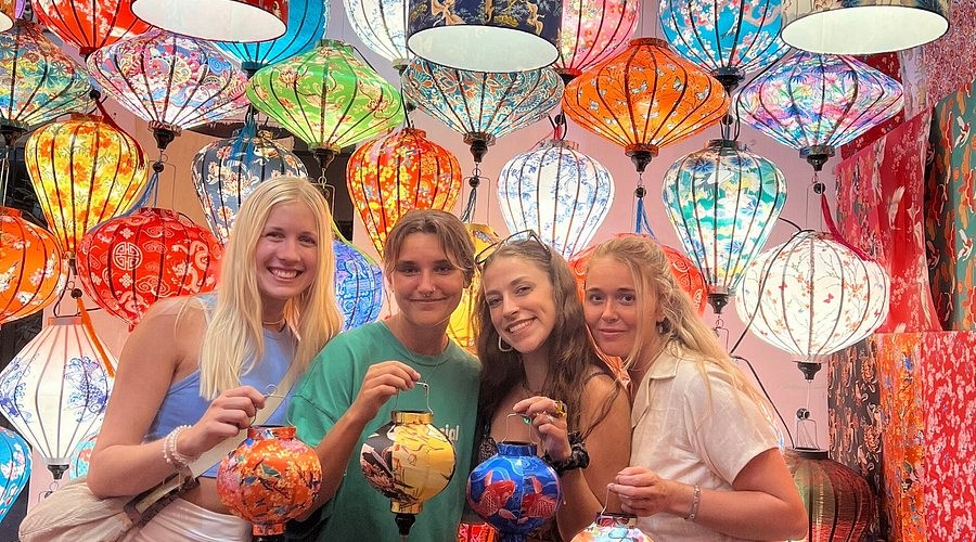 Kid-Friendly Activities in Vietnam: Best Things to Do for Families Traveling with Kids - Ảnh 3 Kid-Friendly Activities in Vietnam: Best Things to Do for Families Traveling with Kids - Ảnh 3