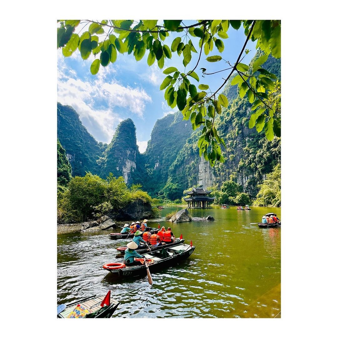 Ninh Binh or Halong Bay: Which Should You Visit - Ảnh 5 Ninh Binh or Halong Bay: Which Should You Visit - Ảnh 5