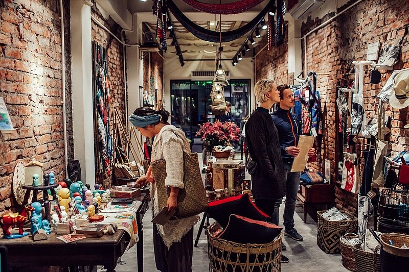 Vietnam Shopping Guide 2025: The Best Markets, Malls & Souvenirs City by City - Ảnh 1