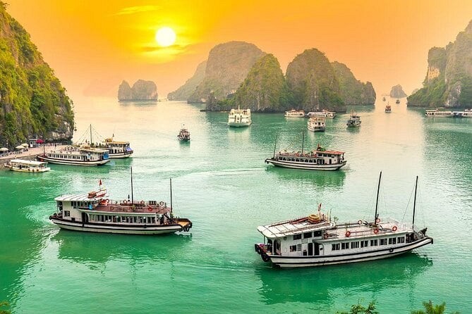 What to Expect on Your First Halong Bay Cruise - Ảnh 1 What to Expect on Your First Halong Bay Cruise - Ảnh 1